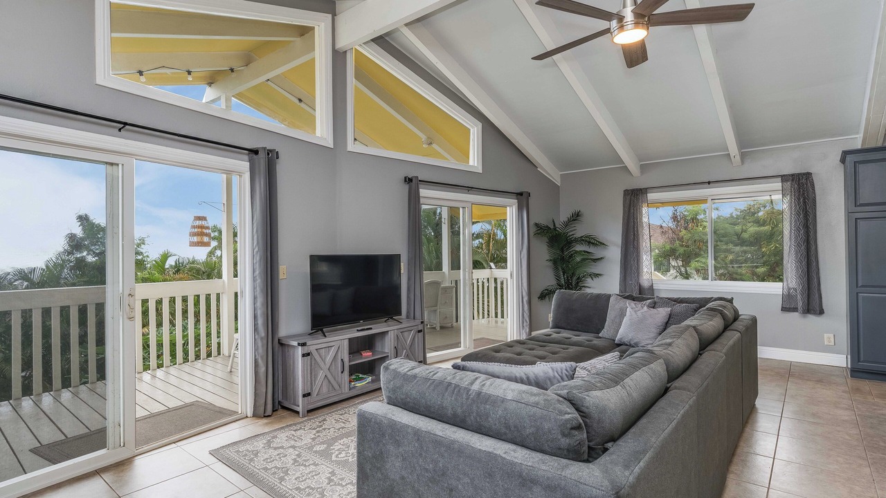 Photo of Livingroom in Kona Palisades