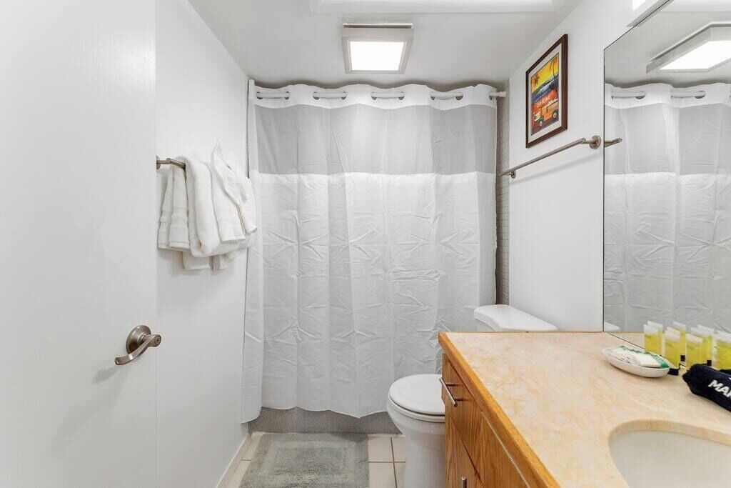 Photo of Bathroom in Downtown Honolulu