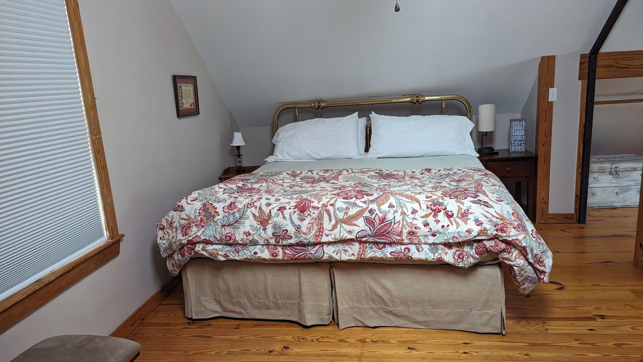 Photo of Bedroom in Round Mountain