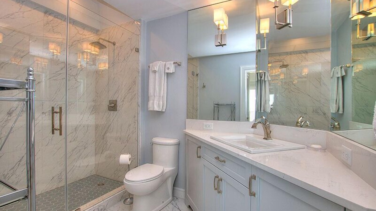 Photo of Bathroom in Beach Lagoon