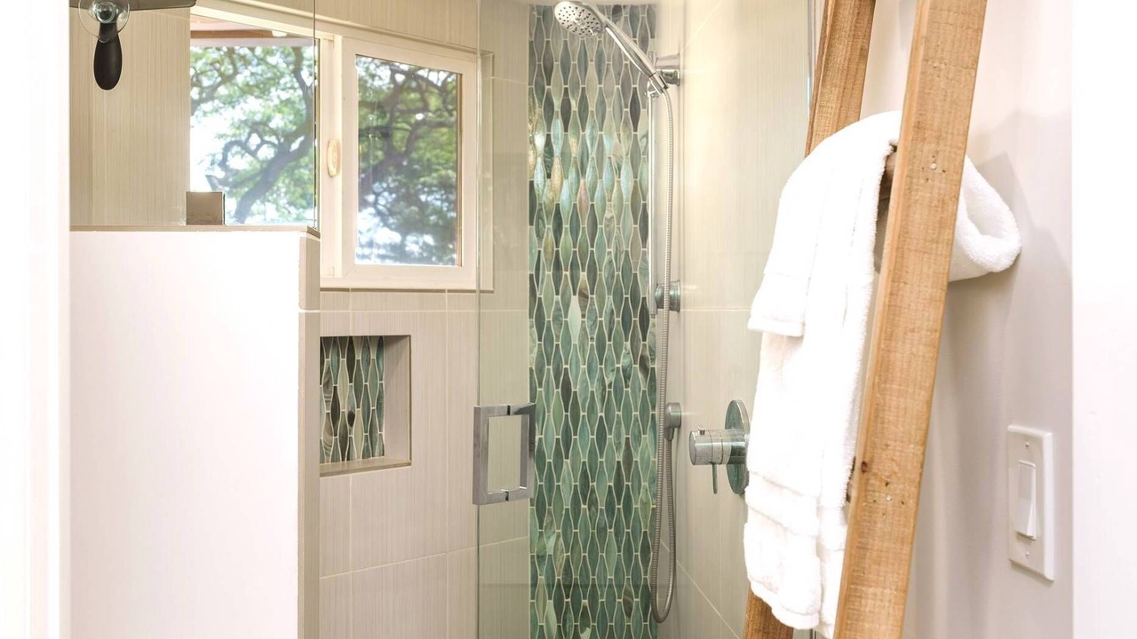 Photo of Bathroom in Downtown Lahaina