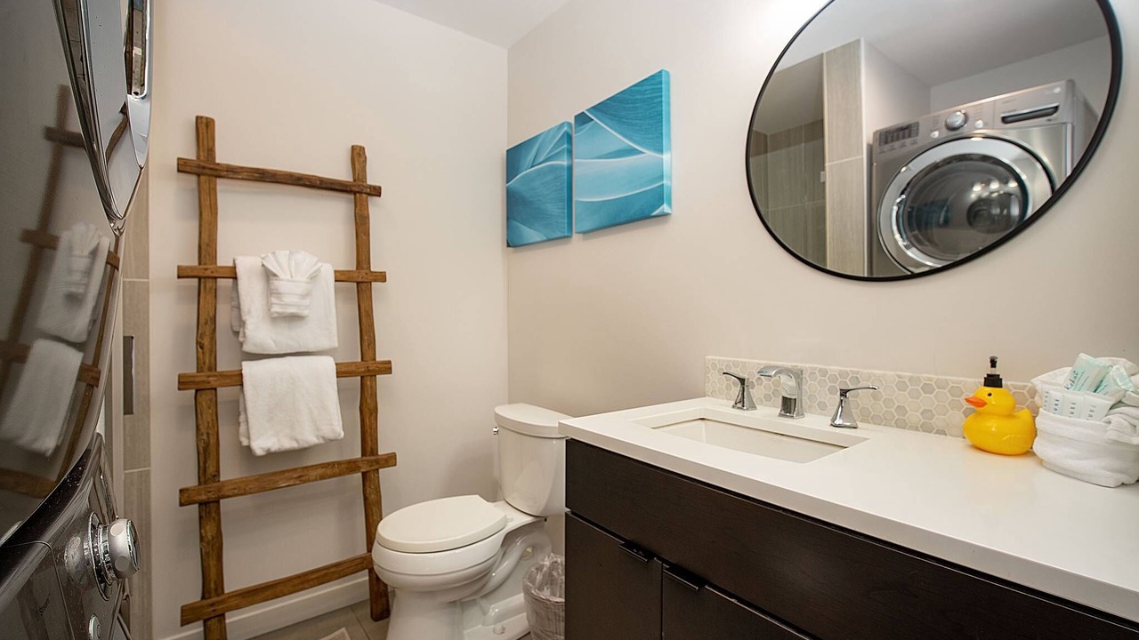 Photo of Bathroom in Downtown Lahaina