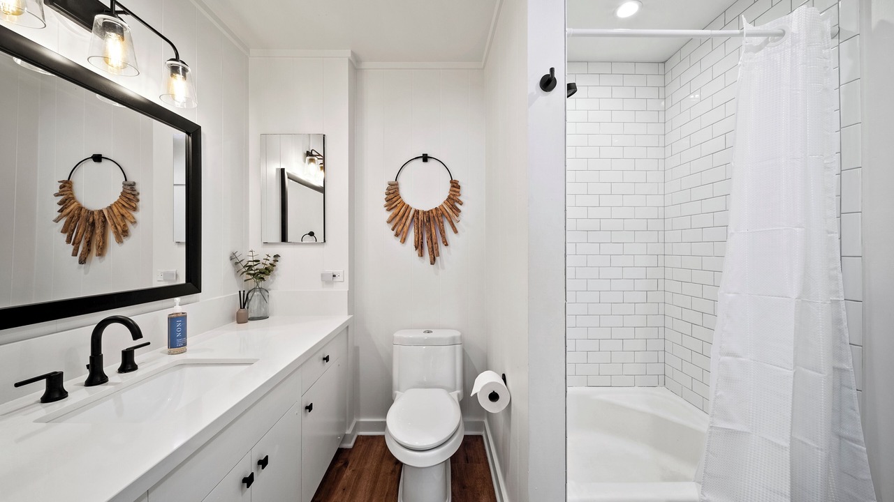 Photo of Bathroom in Eastern Honolulu