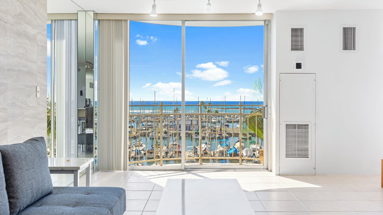 Photo of Livingroom in Waikiki