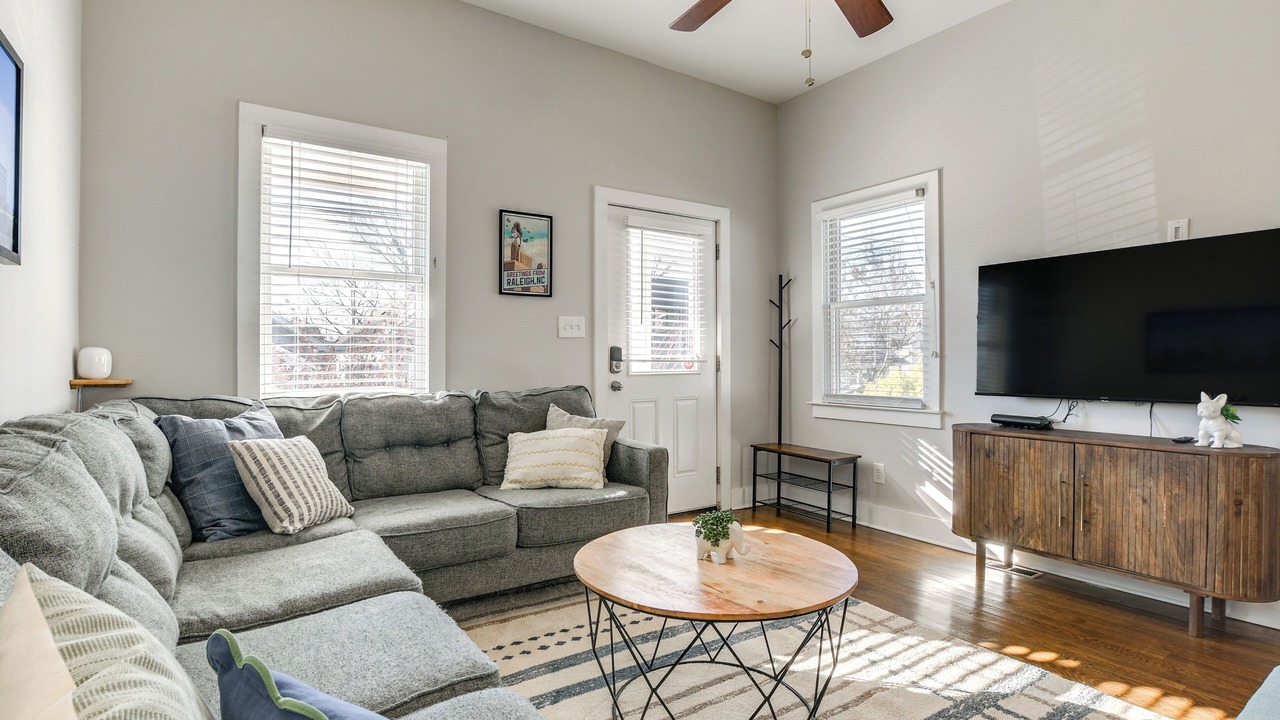 Photo of Livingroom in Downtown