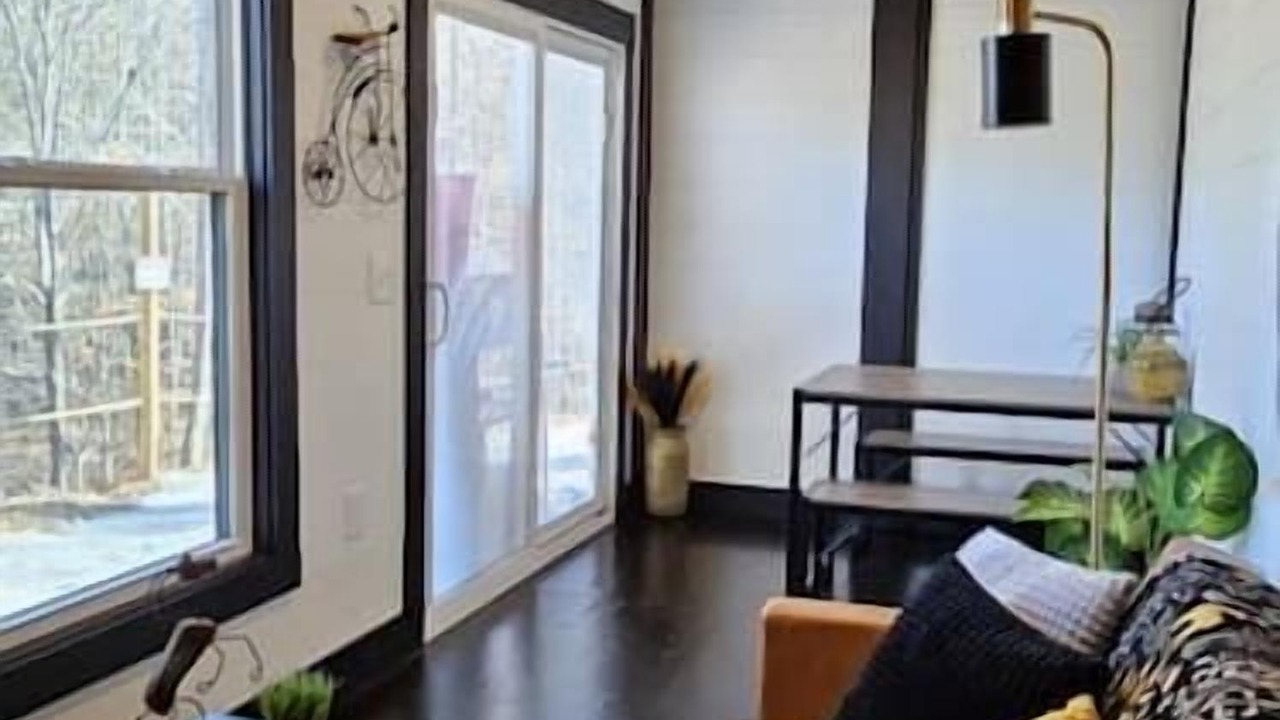 Photo of Livingroom in Six Mile