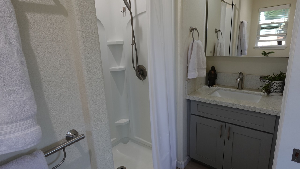 Photo of Bathroom in Makaha