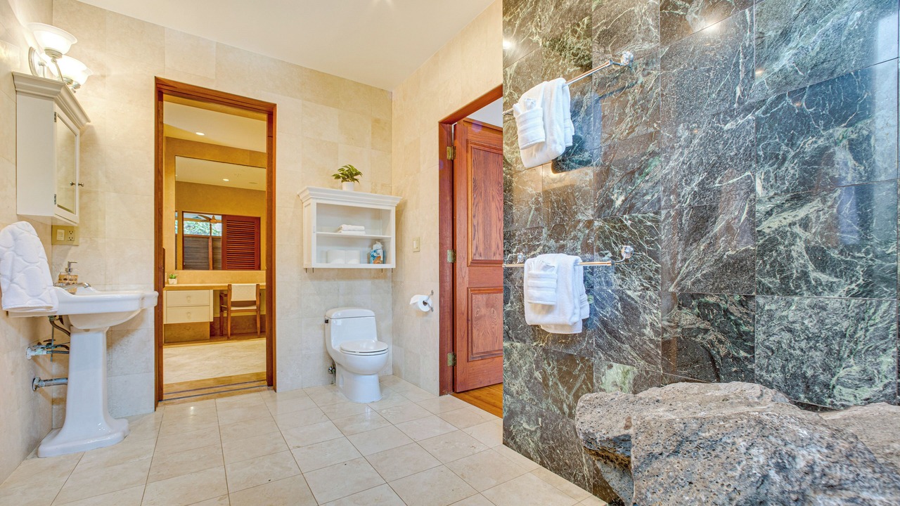 Photo of Bathroom in Keauhou