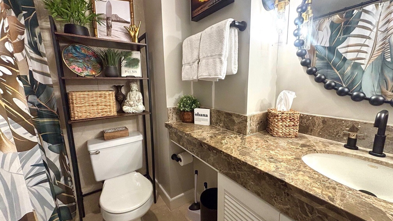 Photo of Bathroom in Waikiki