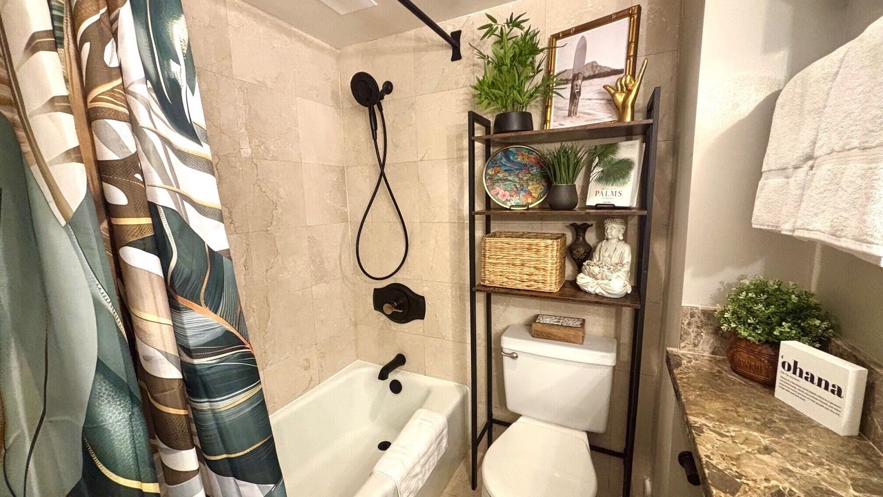 Photo of Bathroom in Waikiki