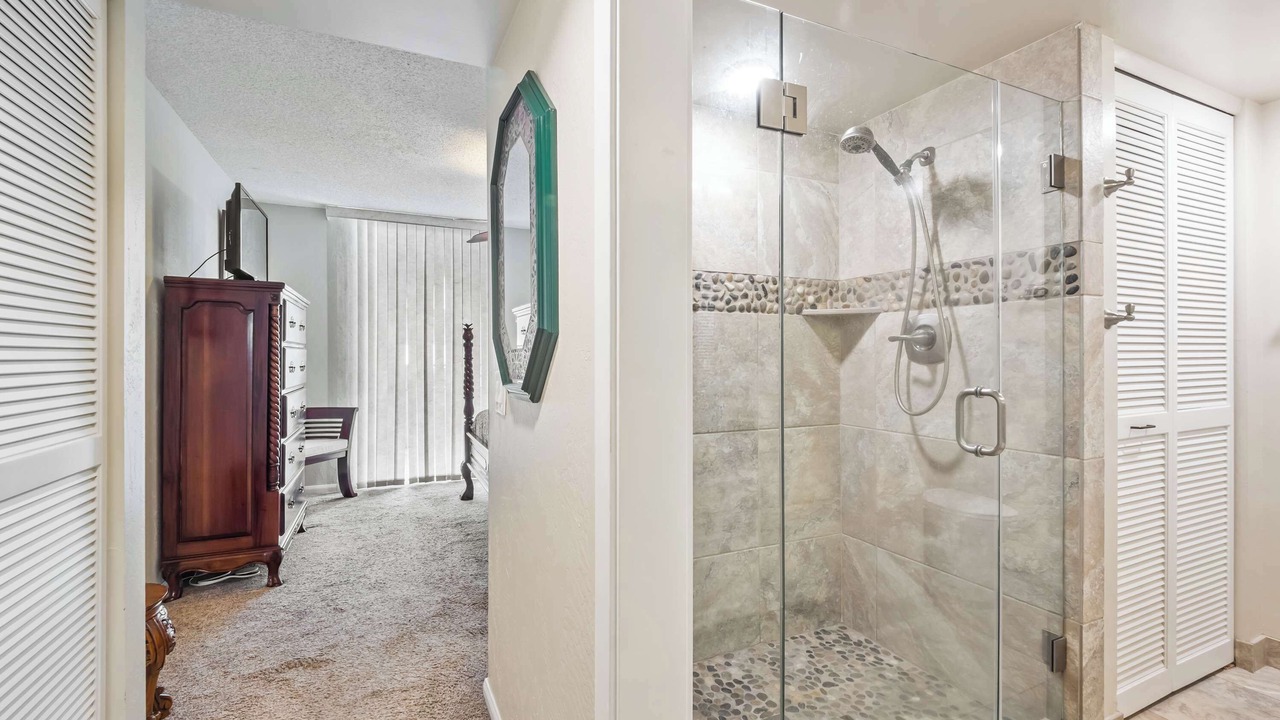 Photo of Bathroom in Kahaluu Bay