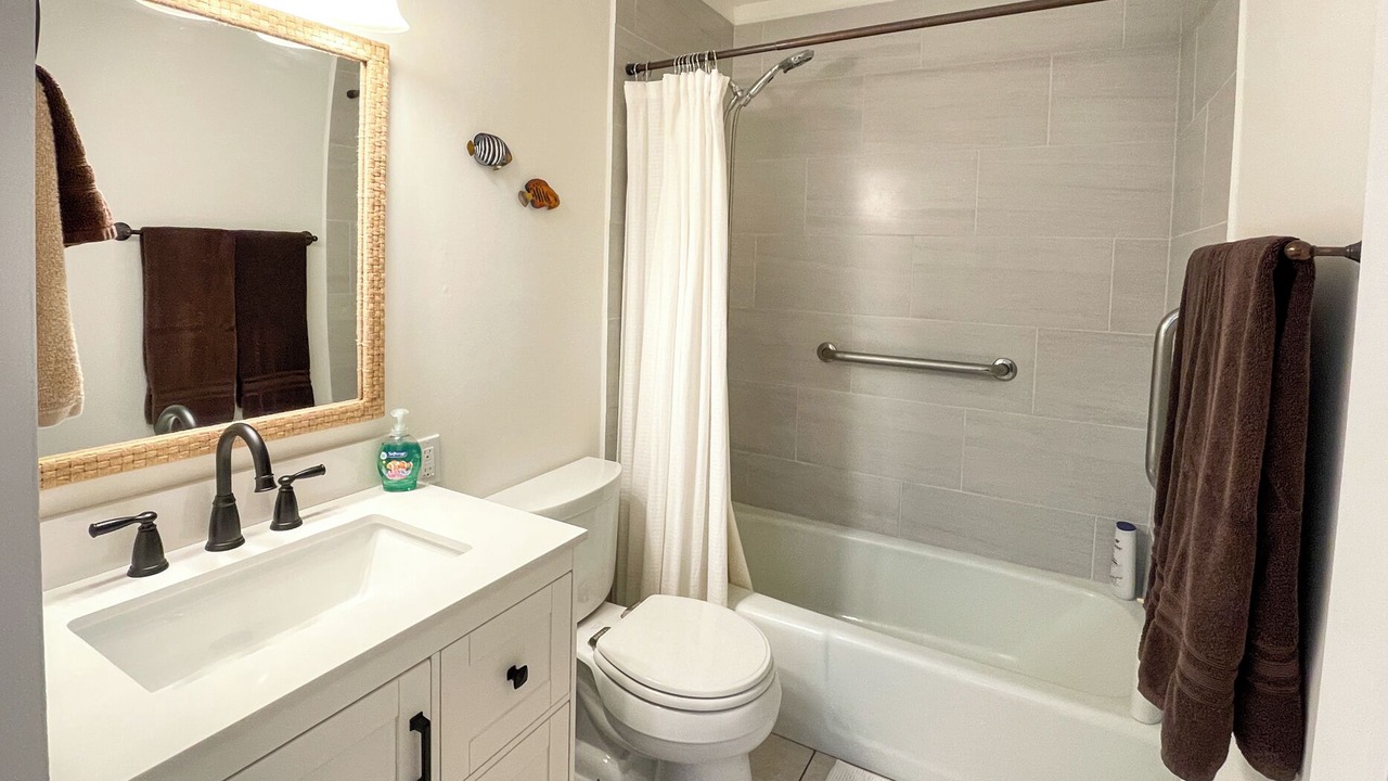Photo of Bathroom in Hilo