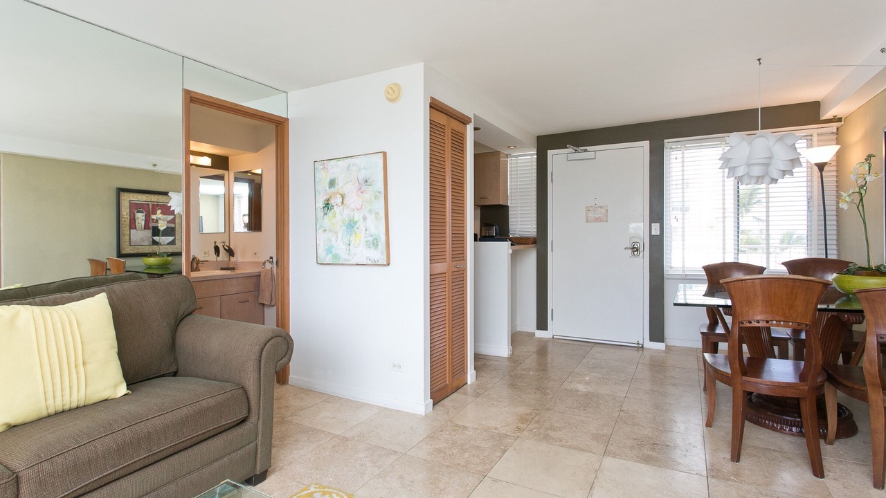 Photo of Livingroom in Diamond Head - Kapahulu - St. Louis
