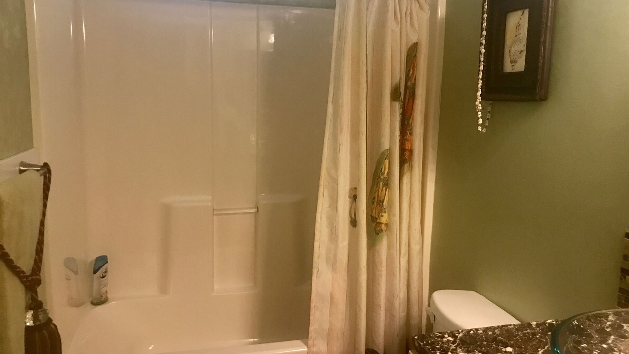 Photo of Bathroom in Pahoa