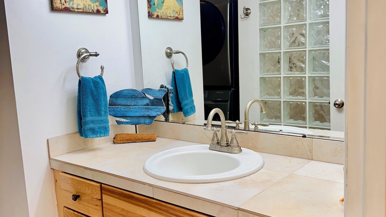 Photo of Bathroom in Kahaluu Bay