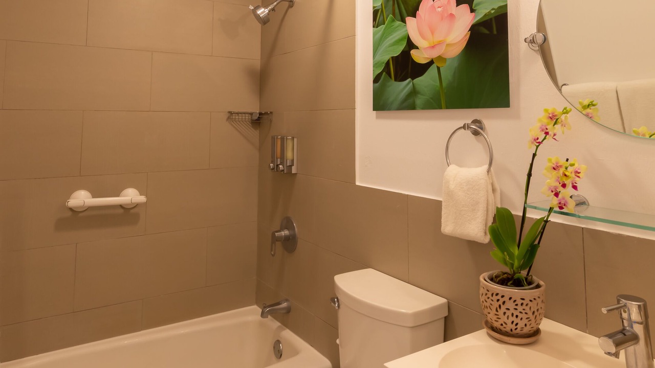 Photo of Bathroom in Kahuku