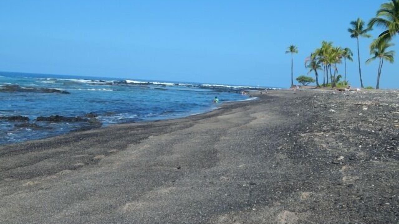 Photo of Others in Kahaluu Bay