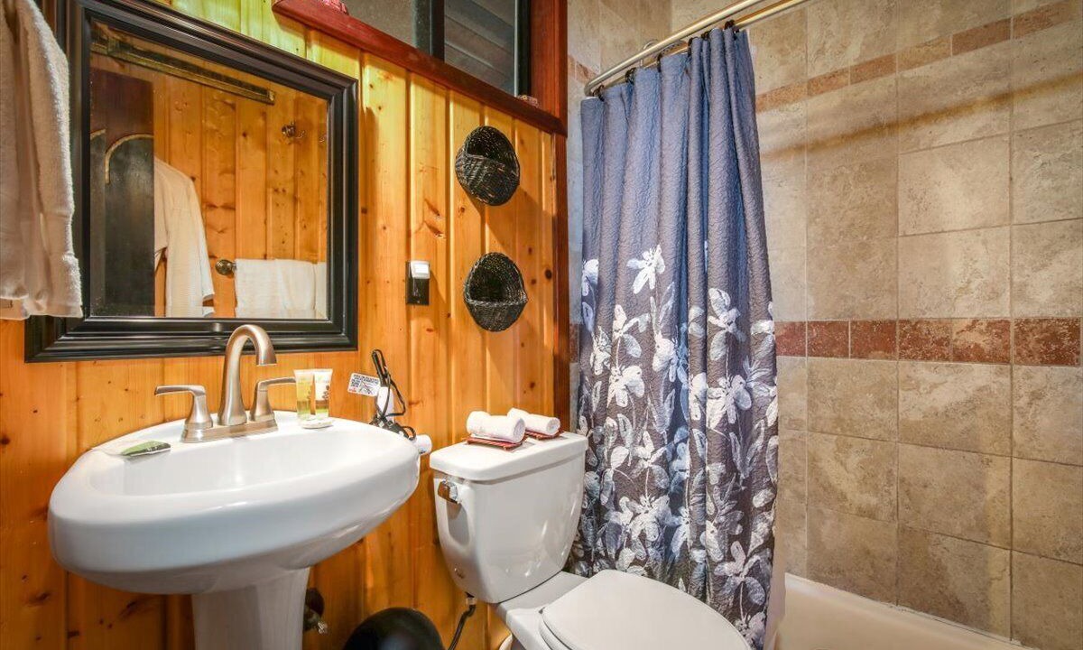 Photo of Bathroom in Kehena Beach Estates
