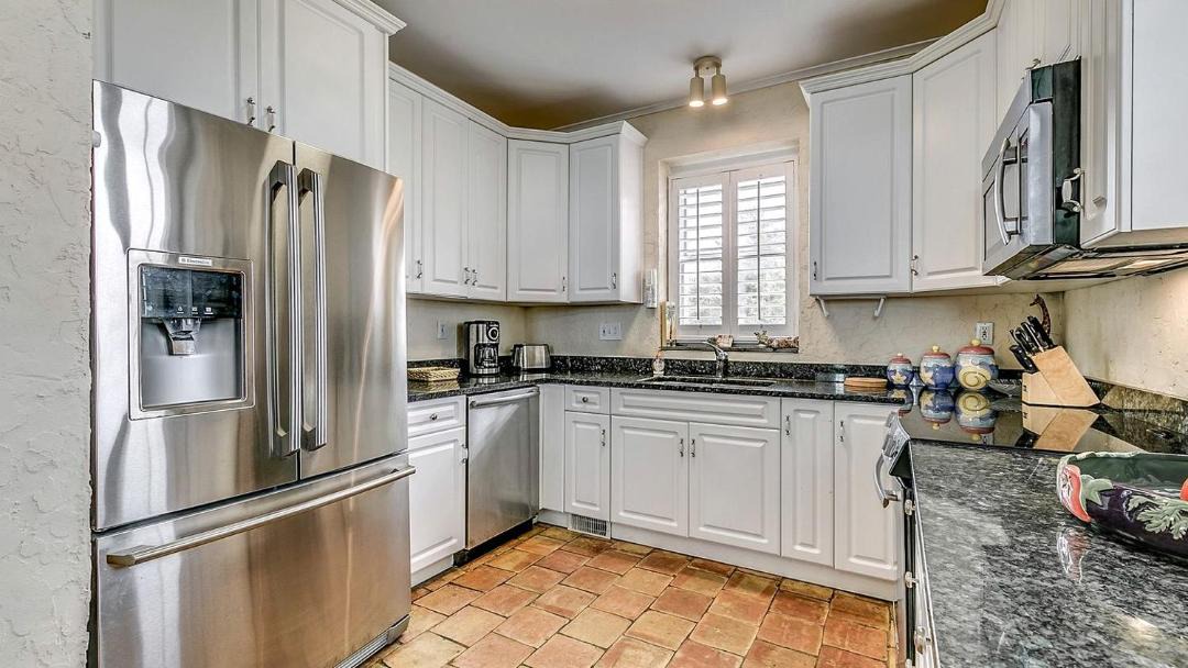 Photo of Kitchen in Debordieu Colony