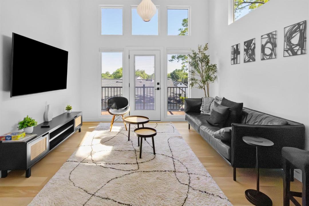 Photo of Livingroom in Downtown
