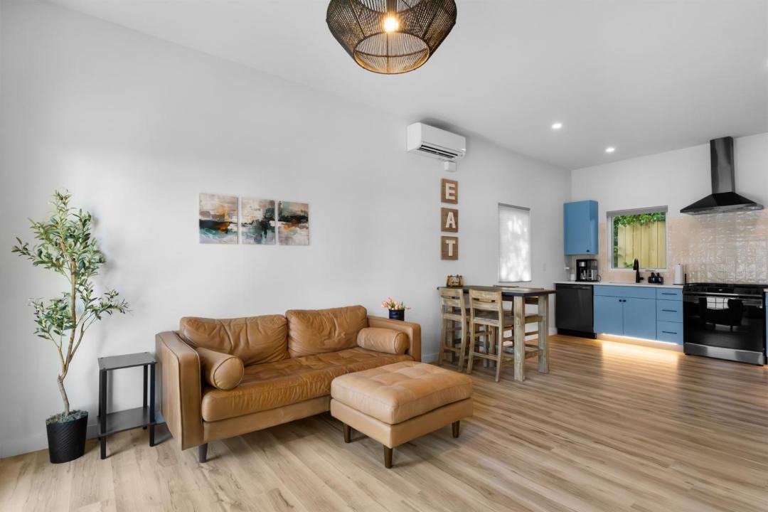 Photo of Livingroom in Downtown