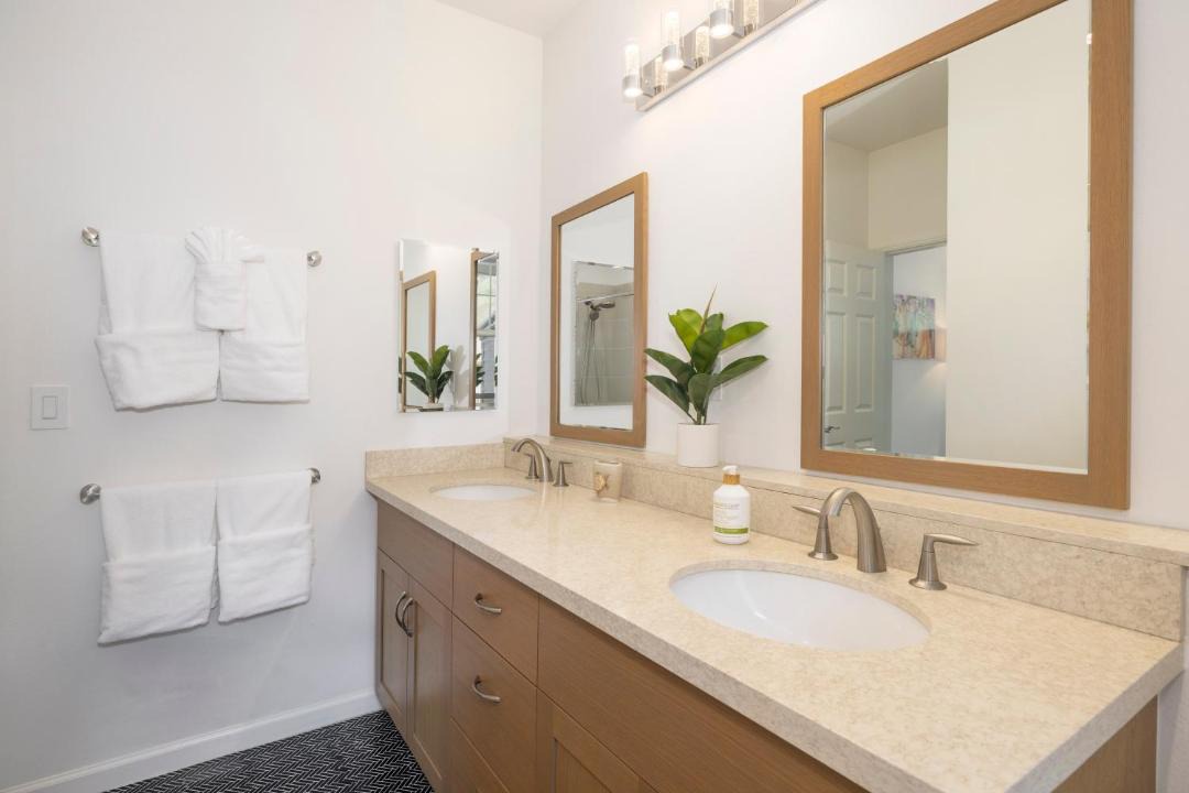 Photo of Bathroom in Makaha Valley
