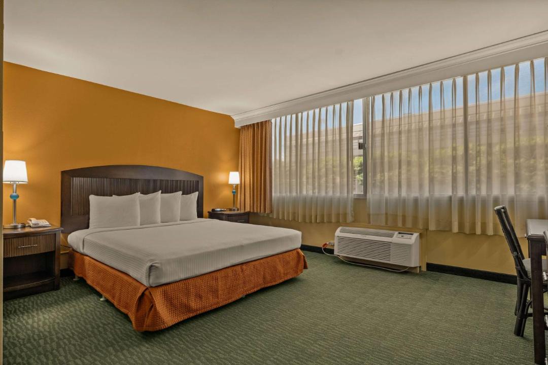Photo of Bedroom in Western Honolulu