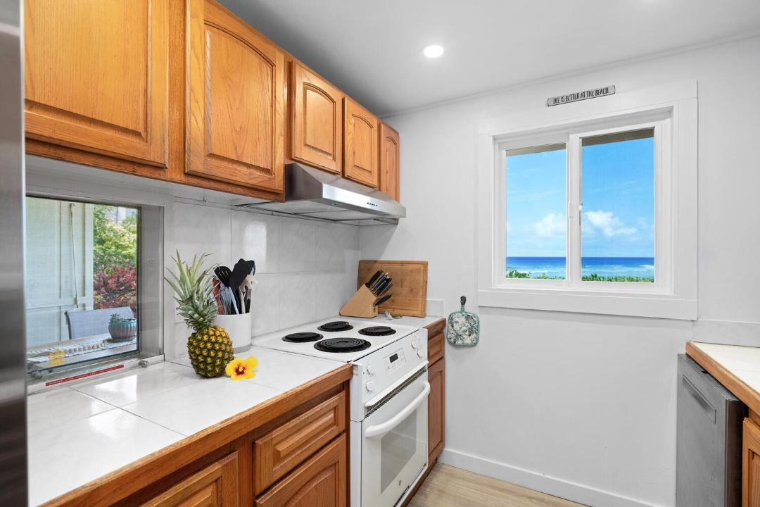 Photo of Kitchen in Kahaluu Bay
