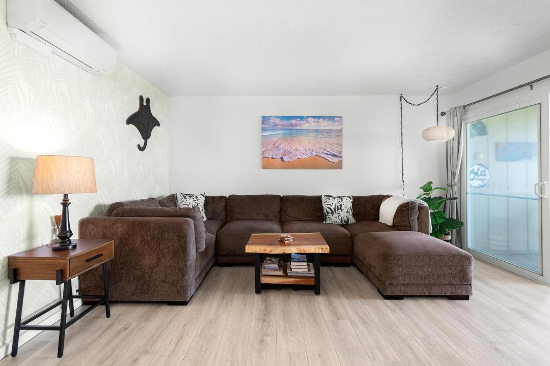 Photo of Livingroom in Kahaluu Bay