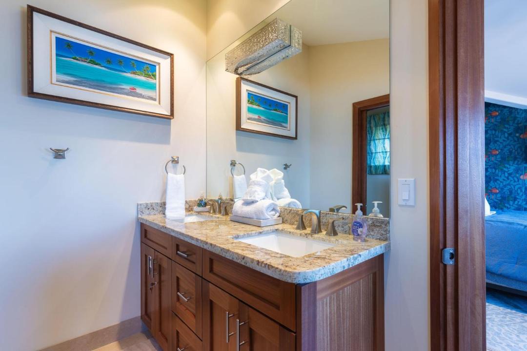 Photo of Bathroom in Downtown Lahaina