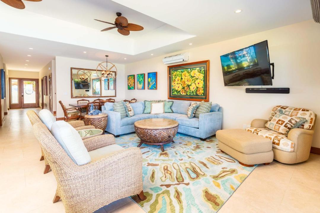 Photo of Livingroom in Downtown Lahaina