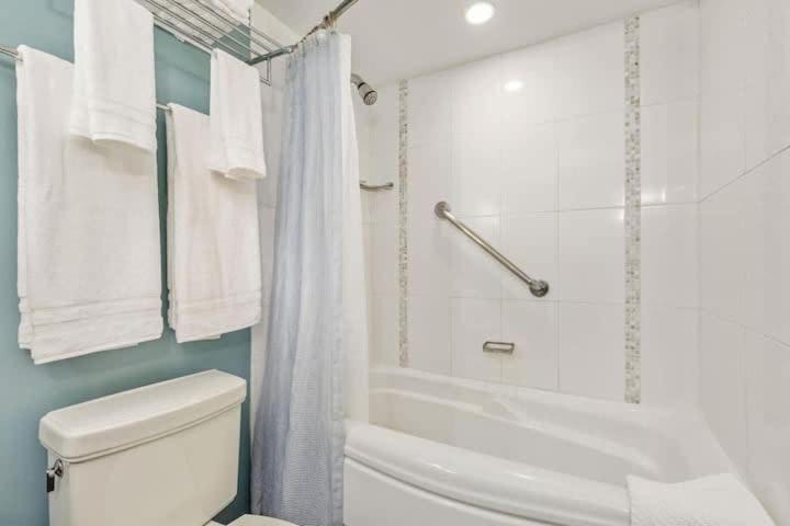 Photo of Bathroom in Ala Moana