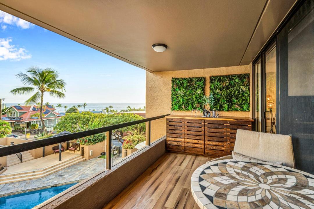 Photo of Patio Balcony in Historic Kailua Village