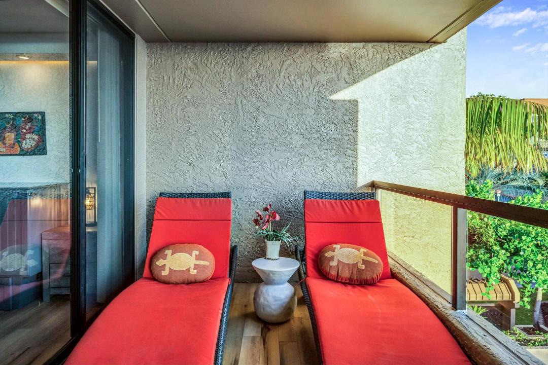Photo of Patio Balcony in Historic Kailua Village