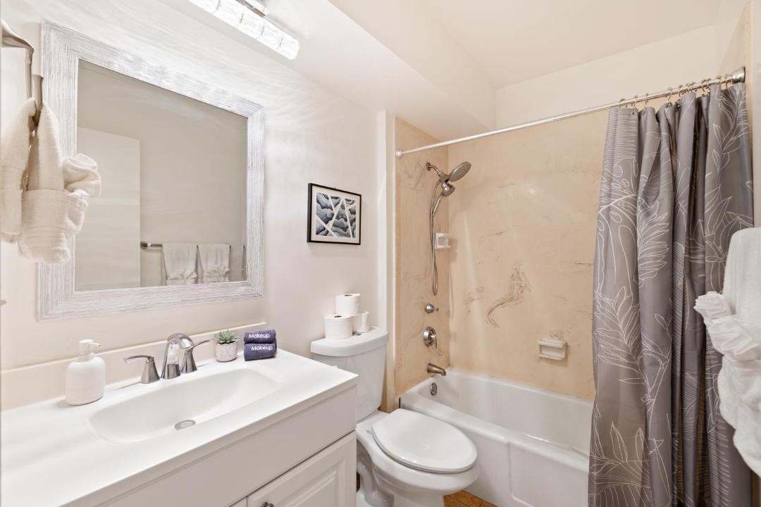 Photo of Bathroom in Waikiki