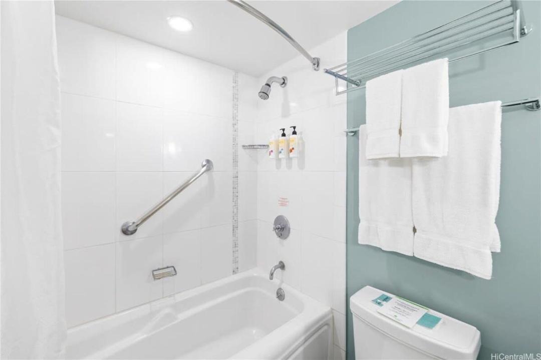 Photo of Bathroom in Ala Moana