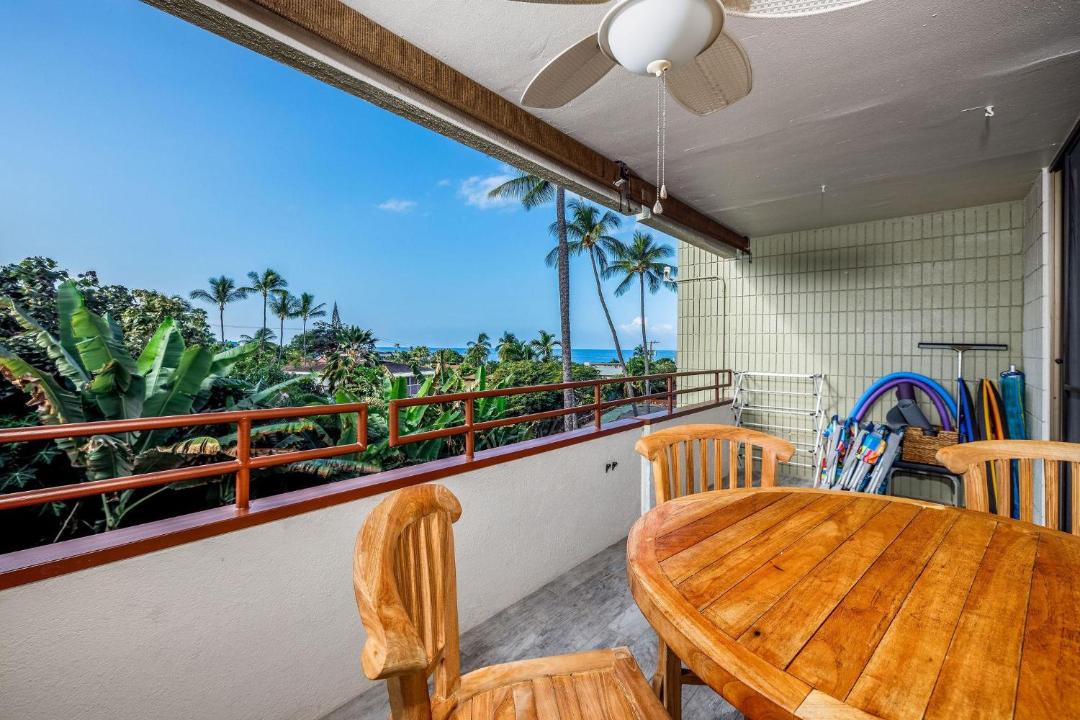 Photo of Patio Balcony in Kahaluu Bay