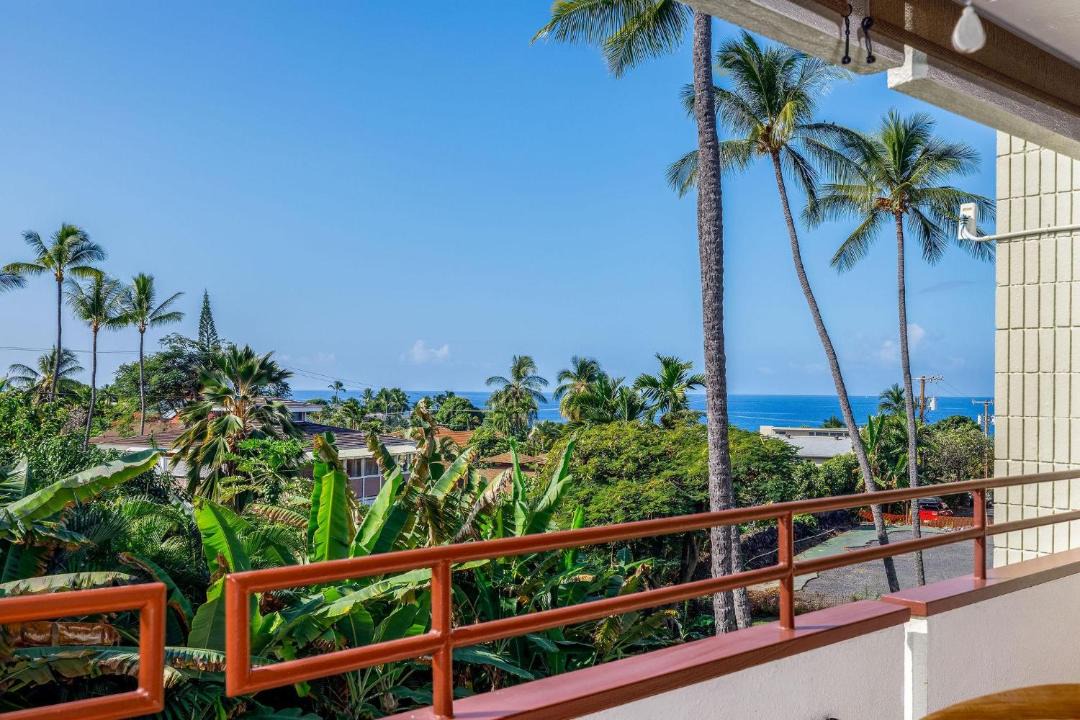 Photo of Patio Balcony in Kahaluu Bay