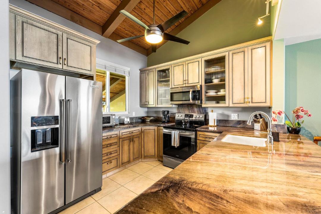 Photo of Kitchen in Kahaluu Bay