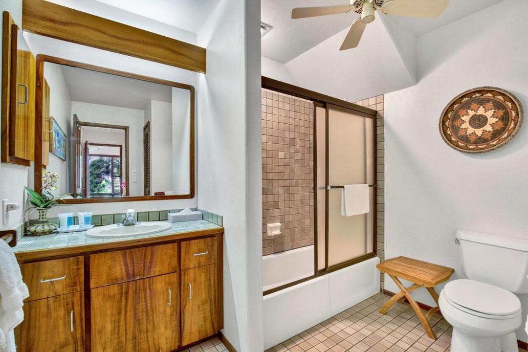 Photo of Bathroom in Keauhou