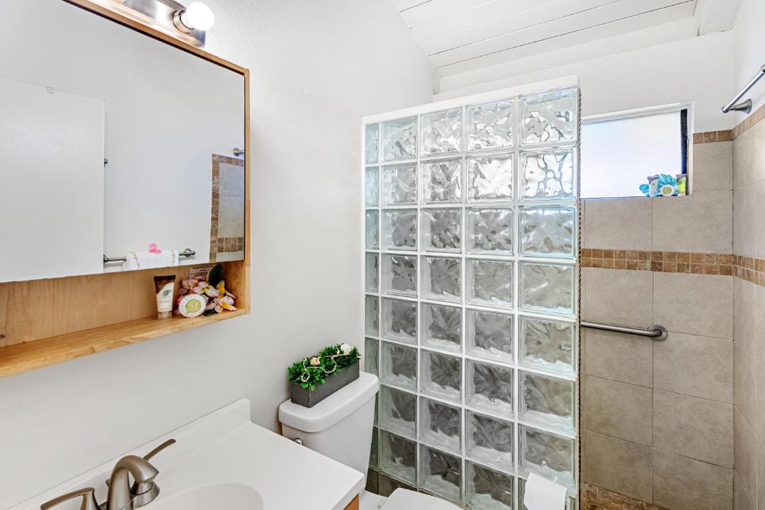 Photo of Bathroom in Maalaea