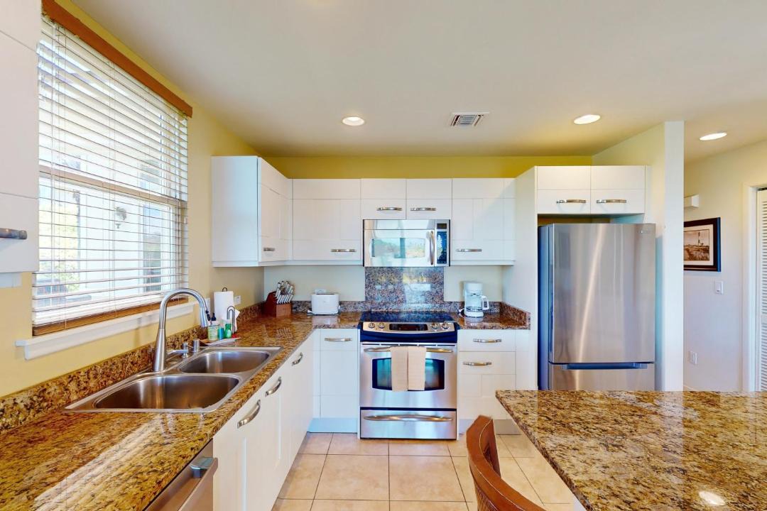 Photo of Kitchen in Kahaluu Bay