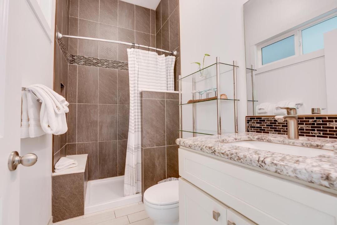 Photo of Bathroom in Wailuku