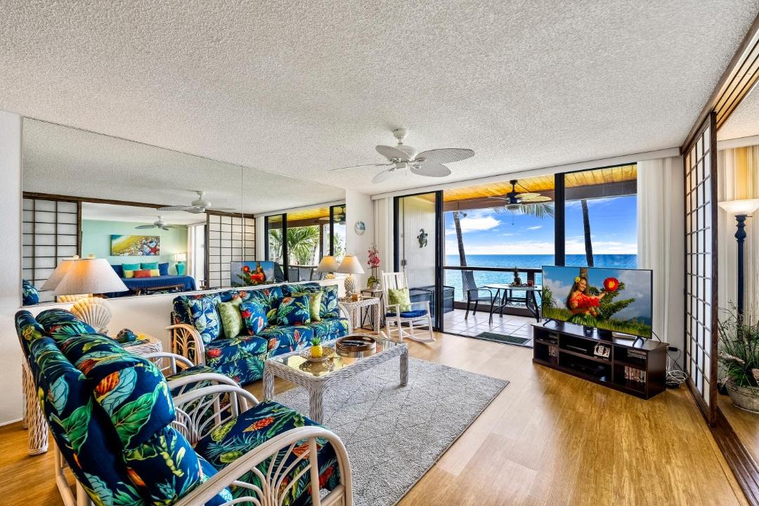 Photo of Livingroom in Kahaluu Bay