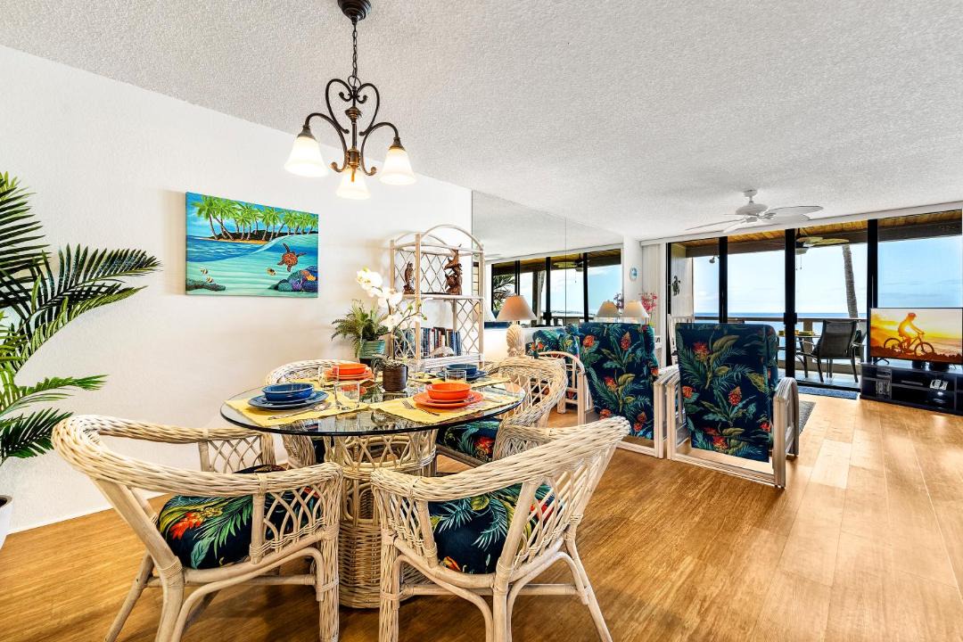 Photo of Livingroom in Kahaluu Bay