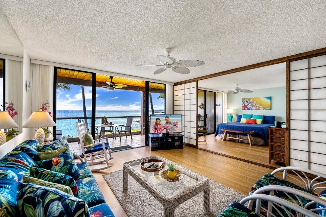 Photo of Livingroom in Kahaluu Bay