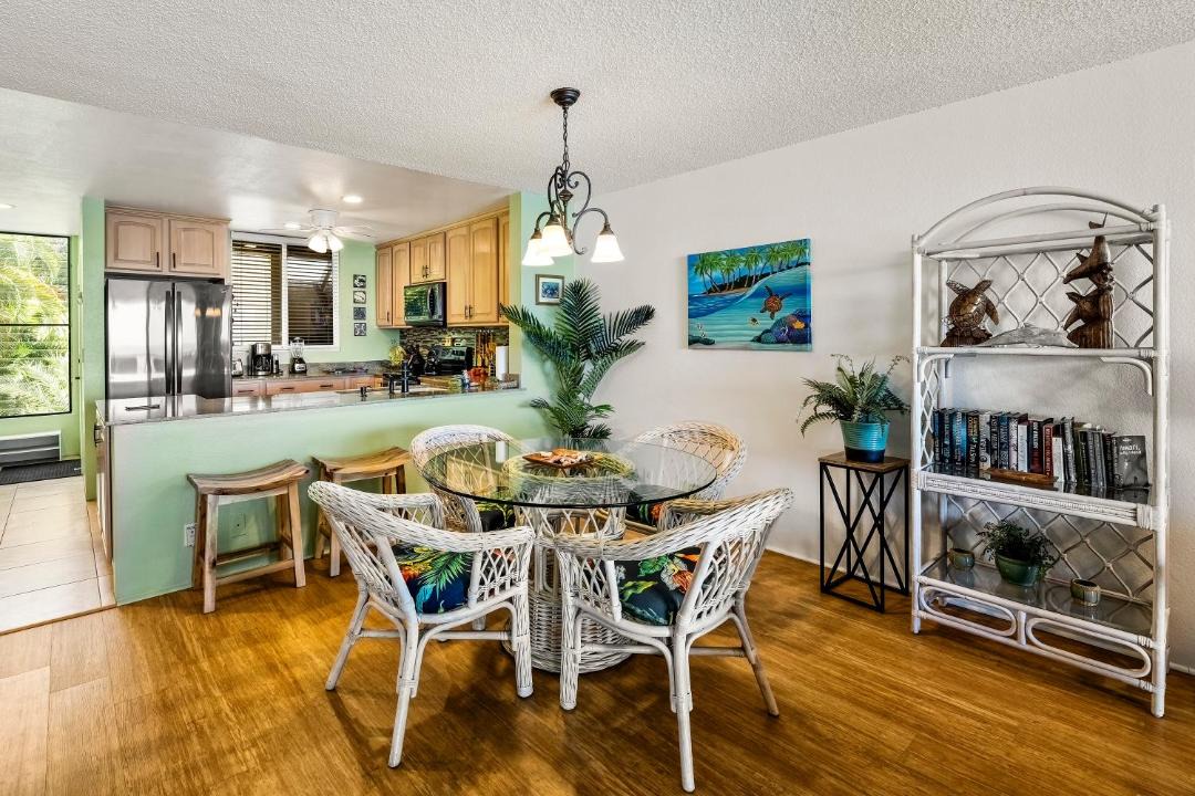 Photo of Livingroom in Kahaluu Bay