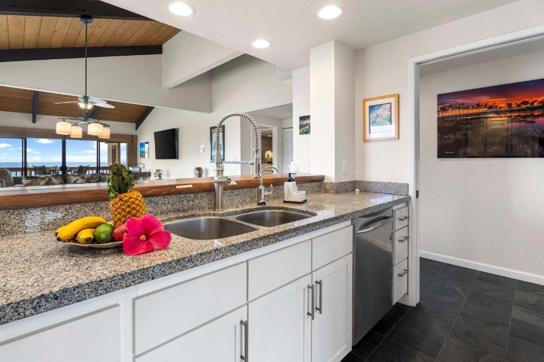 Photo of Kitchen in Kahaluu-Keauhou