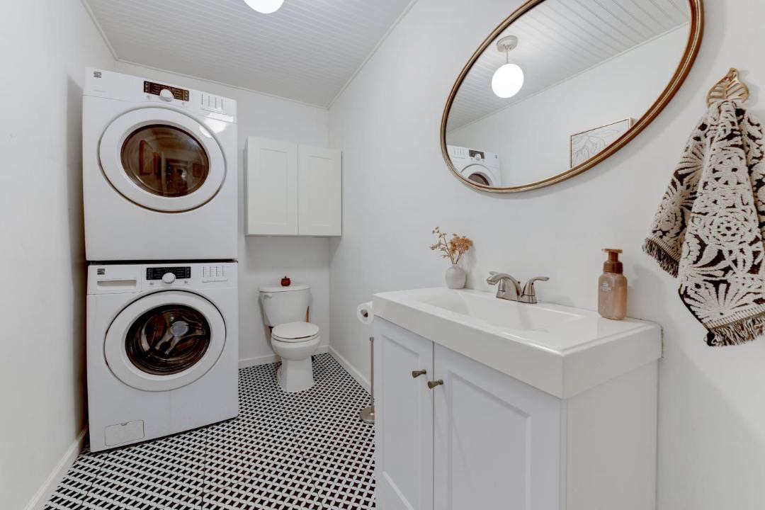 Photo of Bathroom in Pecan Springs Springdale