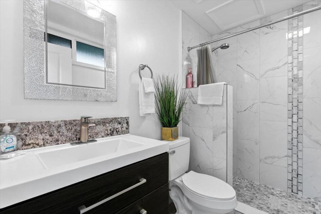 Photo of Bathroom in Wailuku